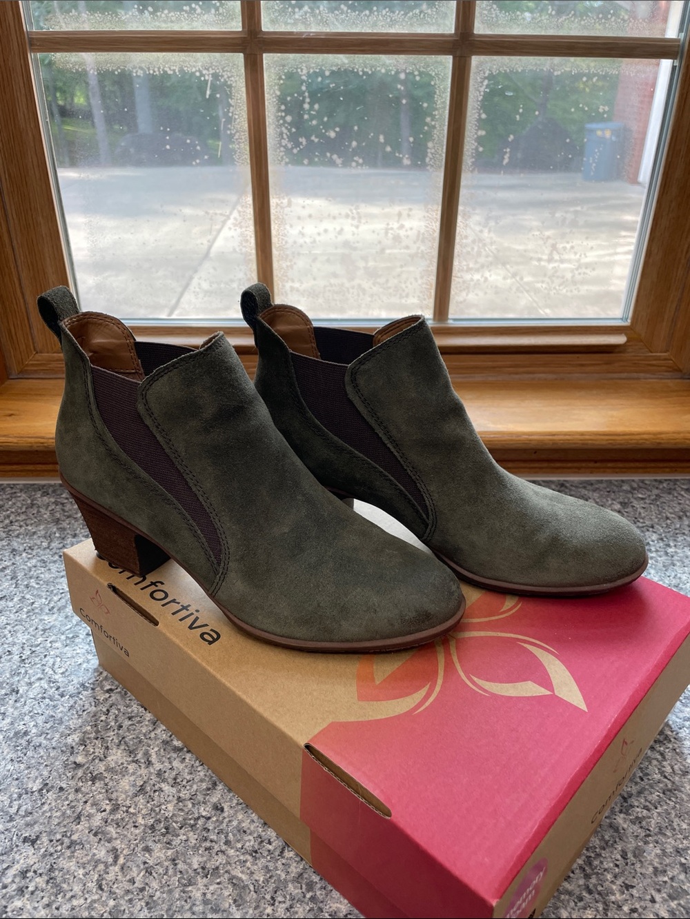 Comfortiva Olive Green Suede Chelsea Ankle Boots Size 8